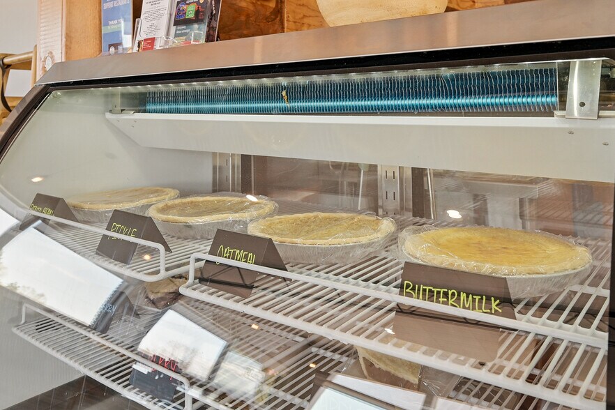 More Photos Of 91 E Main St, Bicknell Hotel For Sale