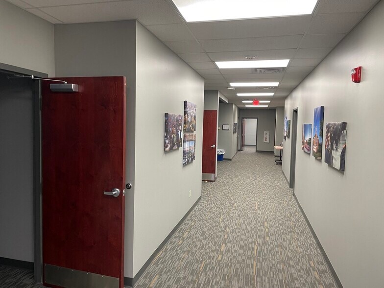 More Photos Of 881 Parkway Ave, Elkhart Medical For Lease