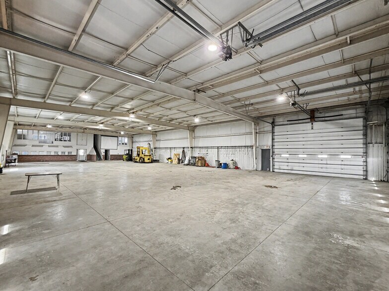 More Photos Of 2862 Wagner Rd, Waterloo Industrial For Lease