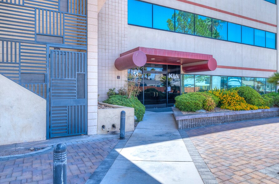 More Photos Of 1100 E Bridger Ave, Las Vegas Office For Lease