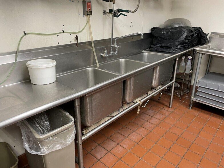 More Photos Of 828 Federal Rd, Brookfield Office For Lease