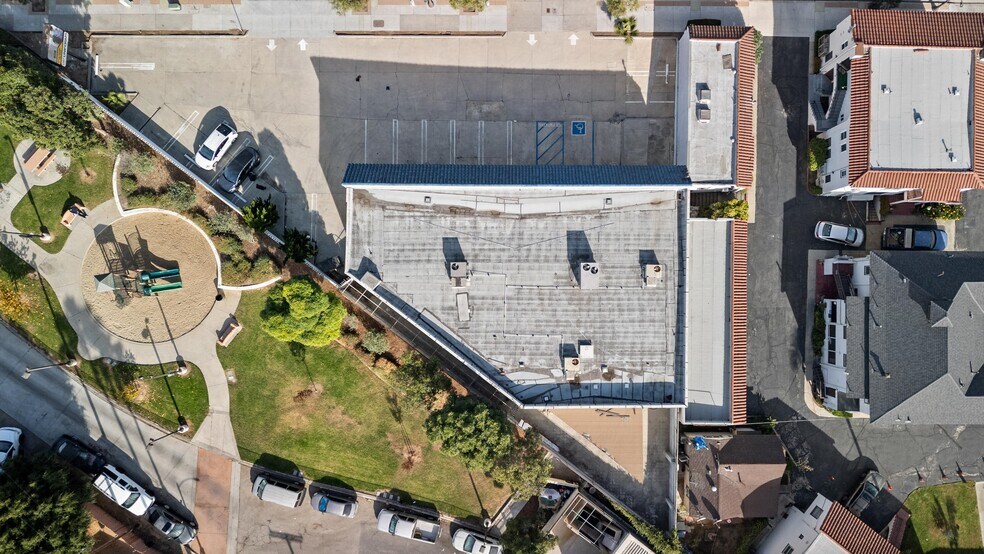 More Photos Of 500 E Willow St, Long Beach General Retail For Sale