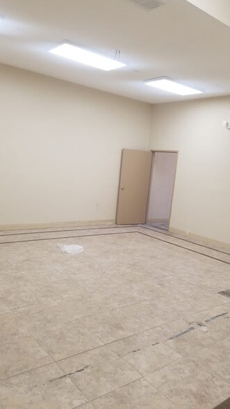 More Photos Of 7350 Reseda Blvd, Reseda Schools For Lease