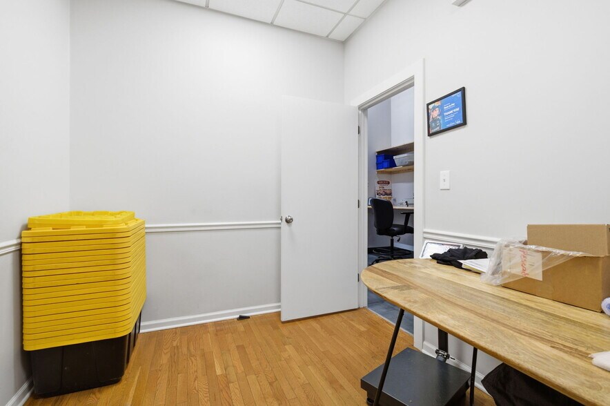 More Photos Of 4136 N Kedzie Ave, Chicago Medical For Sale