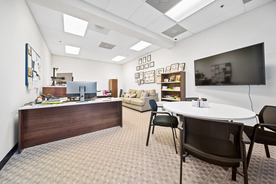 More Photos Of 28294-28310 Constellation Rd, Valencia Light Distribution For Sale