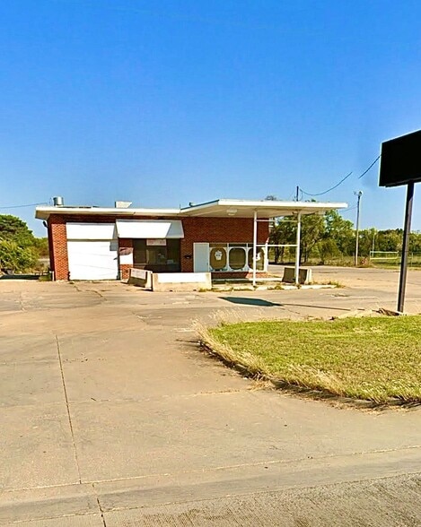 Primary Photo Of 3840 SW Topeka Blvd, Topeka General Retail For Sale