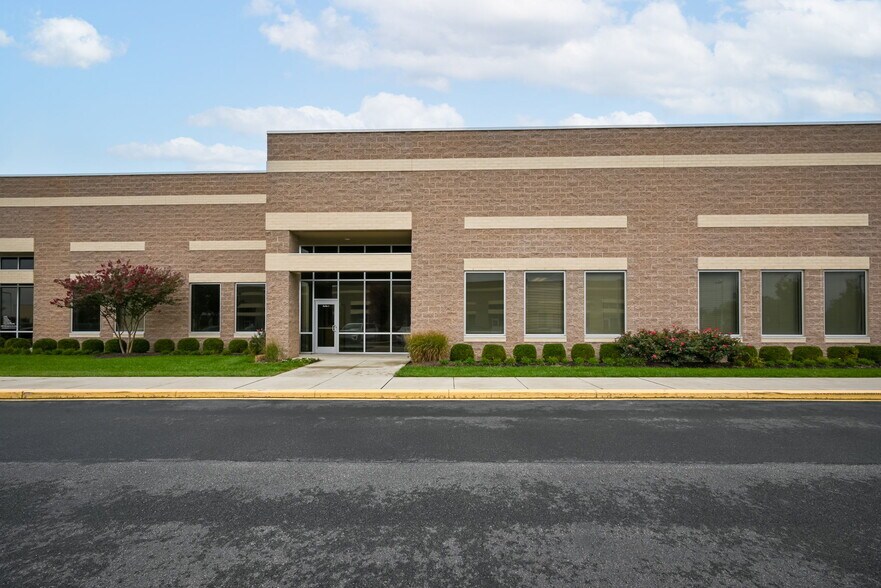 More Photos Of 112 Patriot Dr, Middletown Unknown For Lease