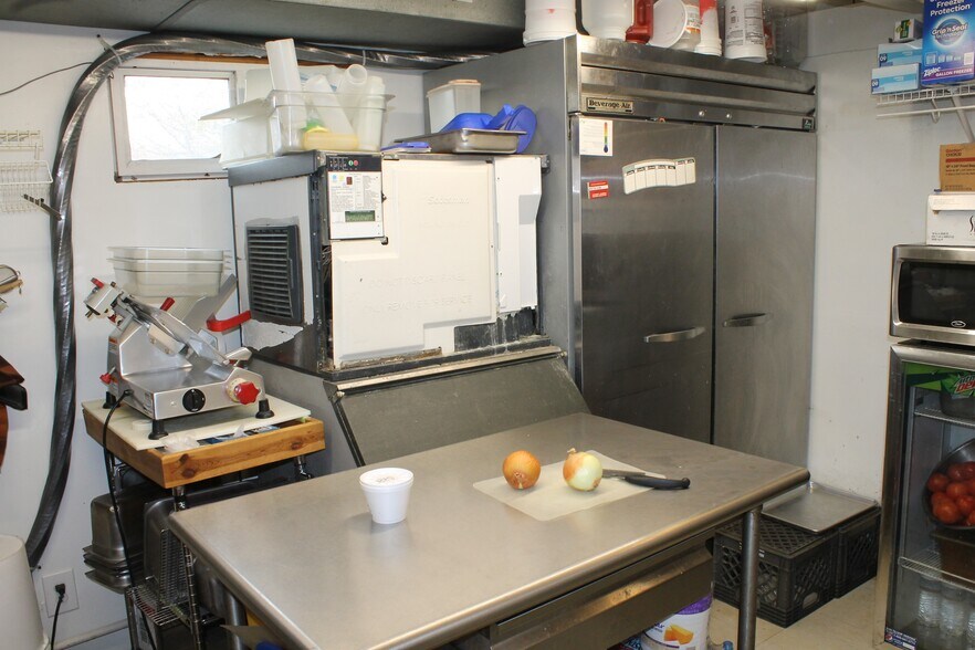 More Photos Of 408 E Comanche Ave, Shabbona General Retail For Sale