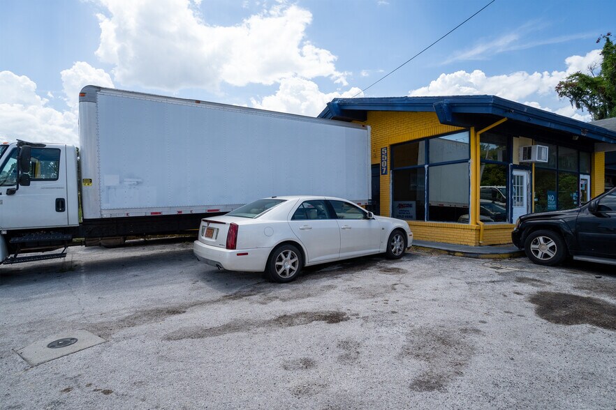 More Photos Of 5507 E Colonial Dr, Orlando Auto Repair For Sale