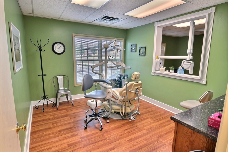 More Photos Of 709 S 18th St, Lafayette Freestanding For Sale