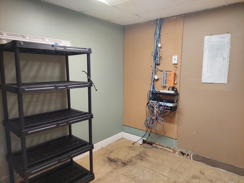 More Photos Of 180 E Burgess Rd, Pensacola Office For Lease