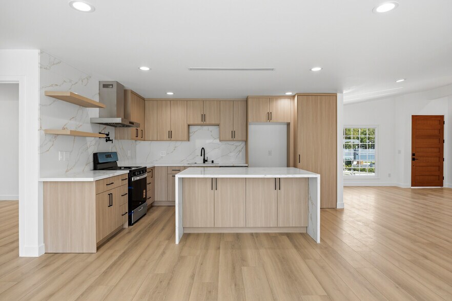 More Photos Of 22928 Leadwell St, West Hills Apartments For Sale