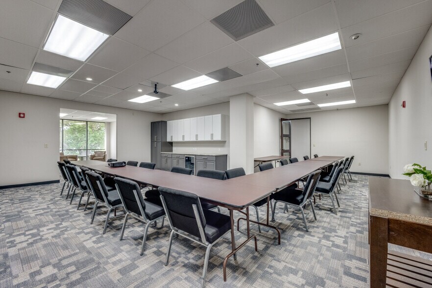 More Photos Of 10707 Corporate Dr, Stafford Coworking Space