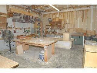 More Photos Of 315 Railroad St, Rockwell Warehouse For Lease