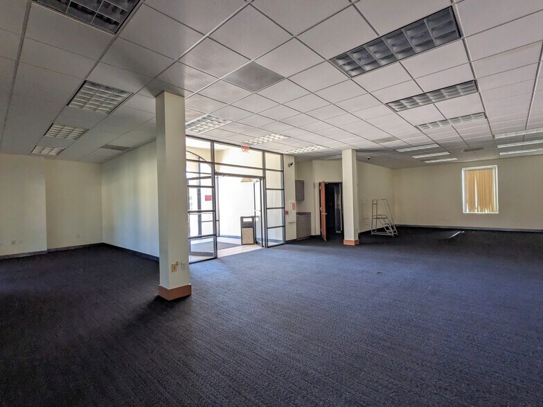 More Photos Of 18505 Champion Forest Dr, Spring Unknown For Lease