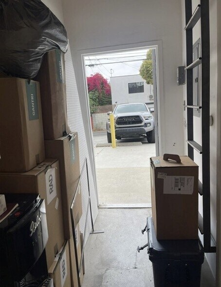 More Photos Of 3189 Glendale blvd, Los Angeles Storefront For Lease
