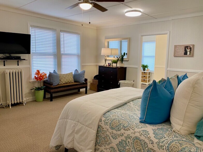 More Photos Of 1909-1911 S Salina St, Syracuse Office For Sale