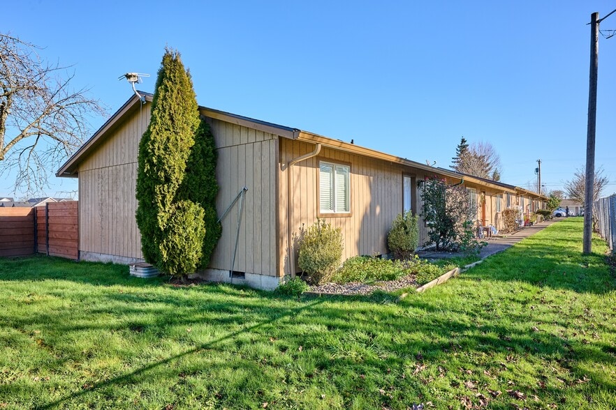 More Photos Of 880 N Pershing St, Mount Angel Apartments For Sale