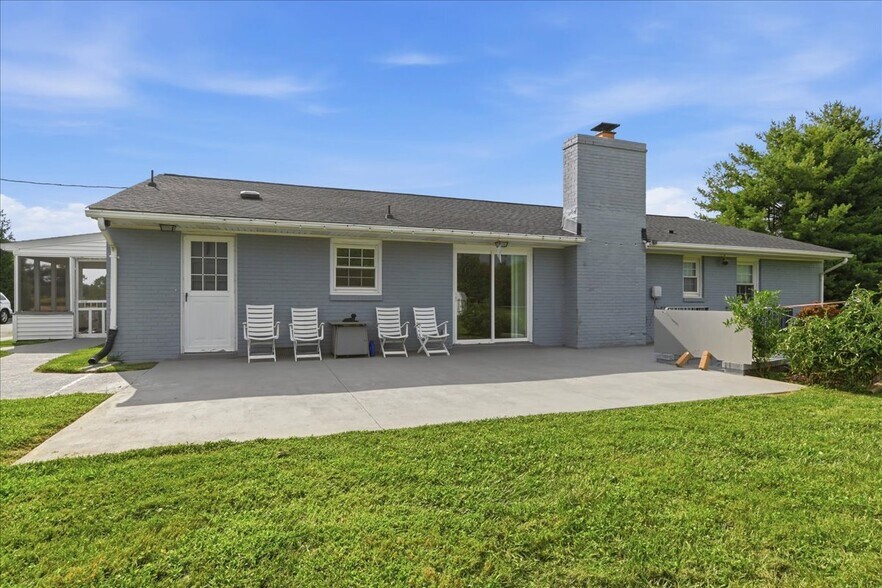 More Photos Of 21412 Evergreen Mills Rd, Leesburg Contractor Storage Yard For Lease