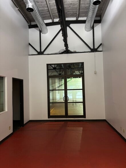 More Photos Of 209 N Main St, Tulsa Storefront For Lease