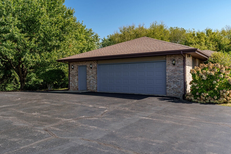 More Photos Of 7550 Rote Rd, Rockford Medical For Sale