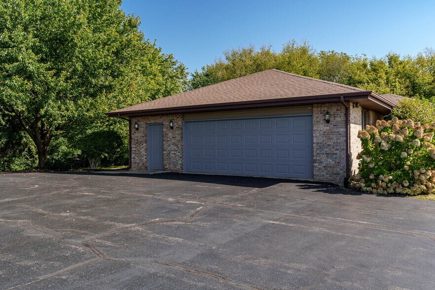 More Photos Of 7550 Rote Rd, Rockford Medical For Sale