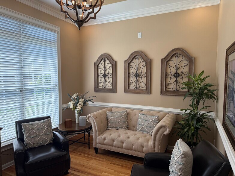 More Photos Of 4595 Towne Lake Pky, Woodstock Medical For Lease