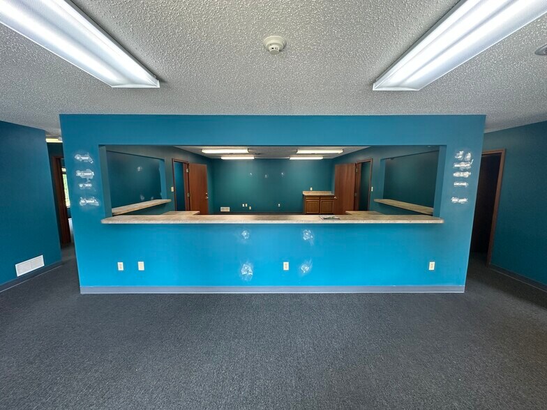 More Photos Of 7779 E Ridgewood Rd, Hobart Office For Lease