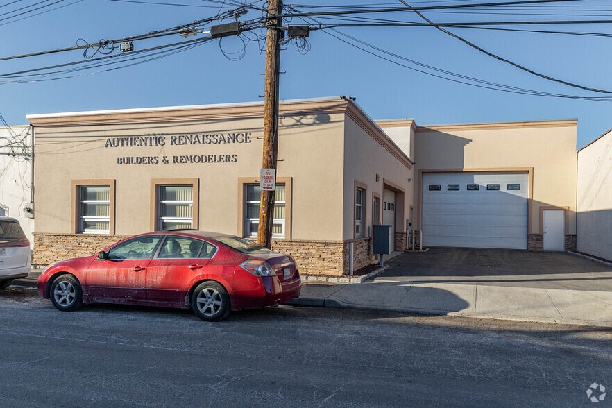 Primary Photo Of 114 Windsor Ave, Mineola Warehouse For Lease