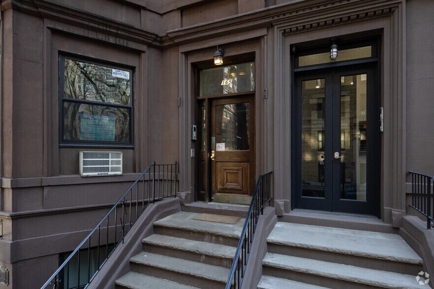 More Photos Of 165 W 95th St, New York Apartments For Lease