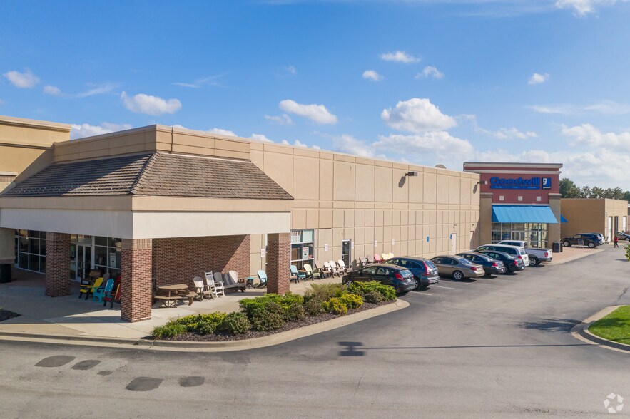 More Photos Of 7131-7241 W 135th St, Overland Park Freestanding For Lease