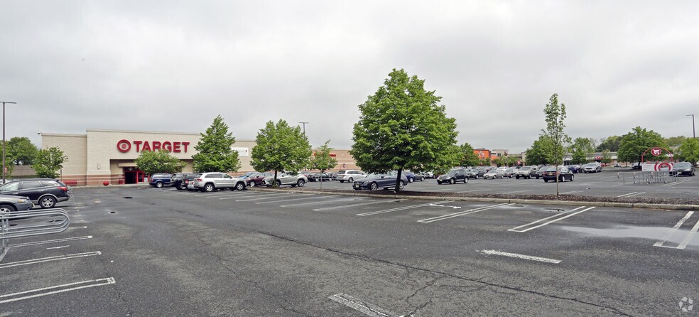 More Photos Of 350-400 Ryders Ln, Milltown General Retail For Lease