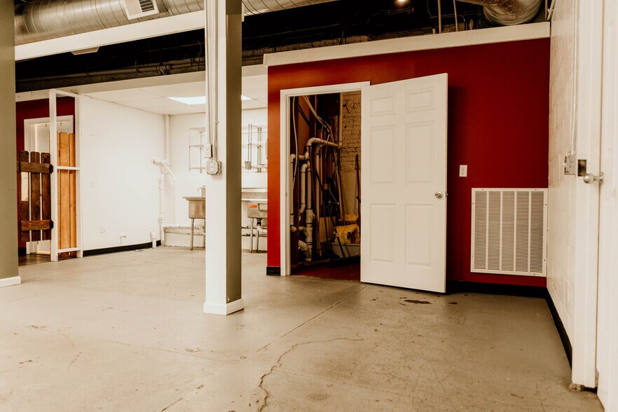 More Photos Of 1529 Grand Blvd, Kansas City Storefront Retail Office For Lease