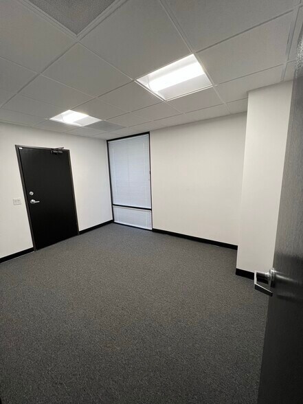 More Photos Of 1314 W 5th St, Santa Ana Office For Lease