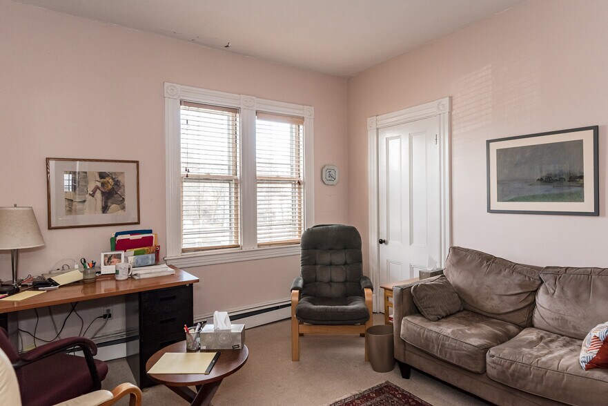 More Photos Of 173 Mount Auburn St, Watertown Medical For Sale