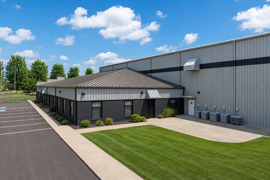 More Photos Of 220 S Noah Dr, Saxonburg Distribution For Lease