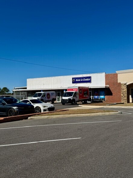 More Photos Of 564-578 W Main St, Dothan Freestanding For Lease