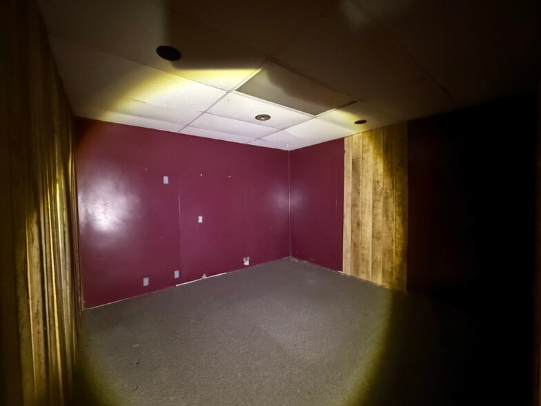 More Photos Of 615 W Main St, Mitchell Storefront For Sale