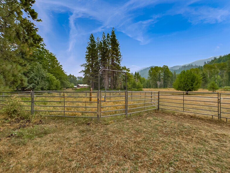 More Photos Of 10 Estabrook, Trinity Center Land For Sale