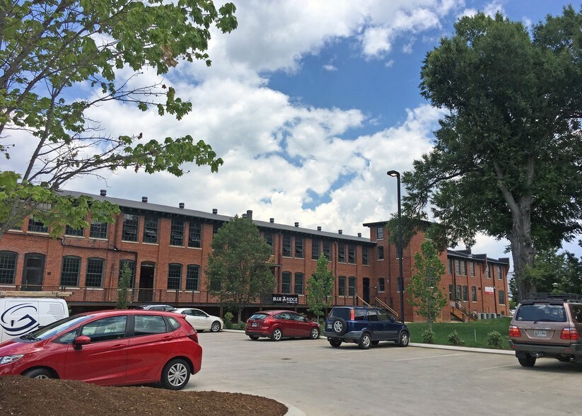 More Photos Of 205 Manufacturers Rd, Chattanooga General Retail For Lease