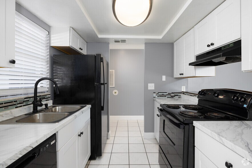 More Photos Of 180 Royal Palm Dr, Kissimmee Apartments For Sale