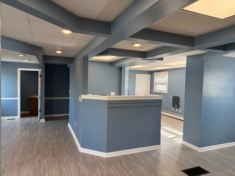 More Photos Of 325 Southbridge St, Auburn Storefront Retail Office For Lease
