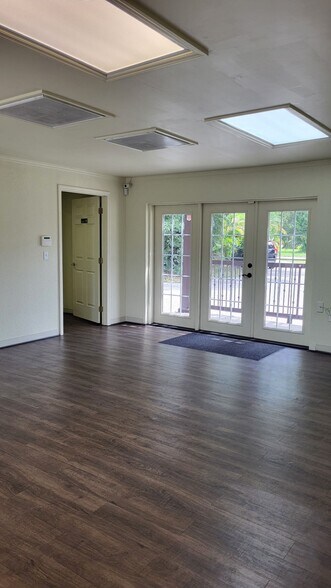 More Photos Of 2125 Victoria Ave, Fort Myers Office For Sale