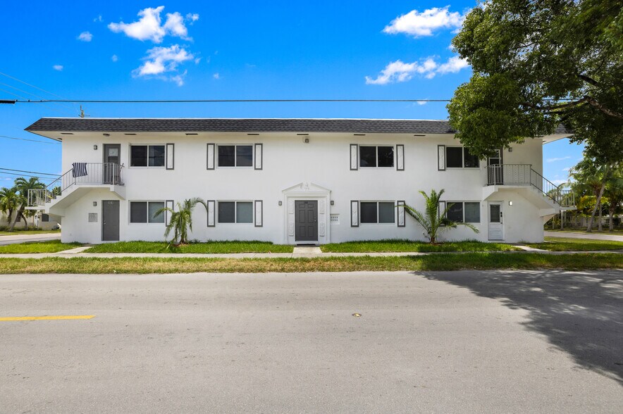 Primary Photo Of 1859 Lincoln St, Hollywood Apartments For Sale