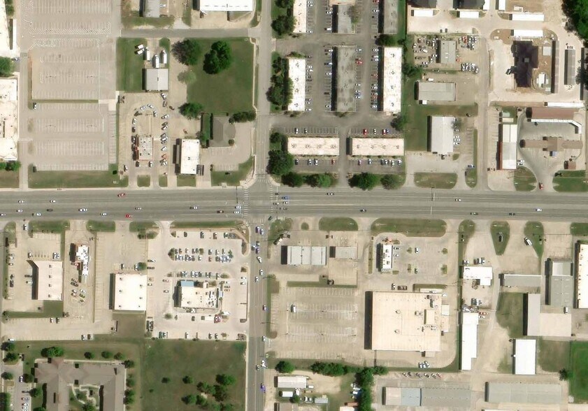 More Photos Of 615 N Hewitt Dr, Hewitt General Retail For Lease