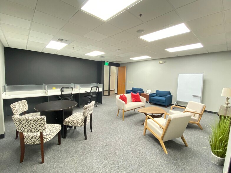 More Photos Of 517 N Westhill Blvd, Appleton Freestanding For Lease