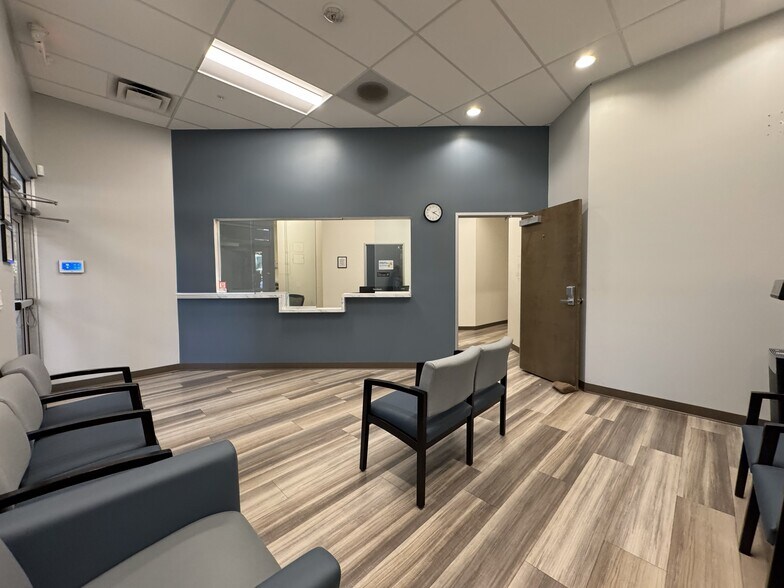 More Photos Of 13331 W Indian School Rd, Litchfield Park General Retail For Lease