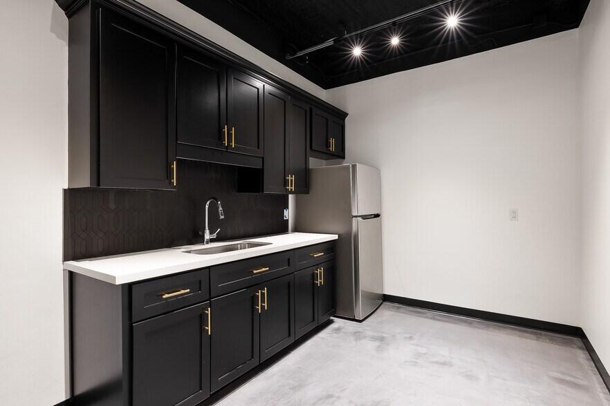 More Photos Of 804 Pecan Blvd, McAllen Coworking Space