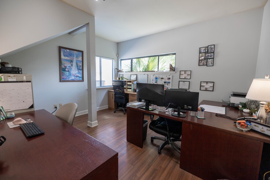 More Photos Of 1524 Smith St, Orange Park Office For Lease