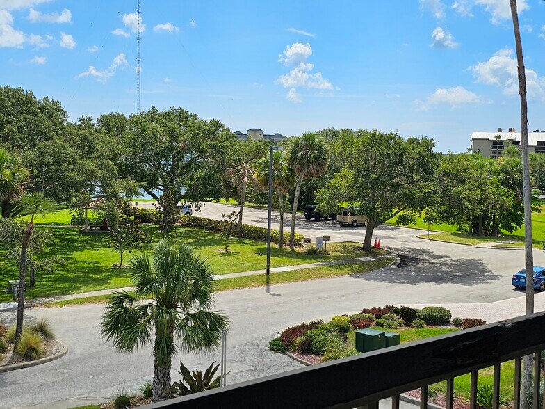 More Photos Of 2210 S Front St, Melbourne Office For Lease